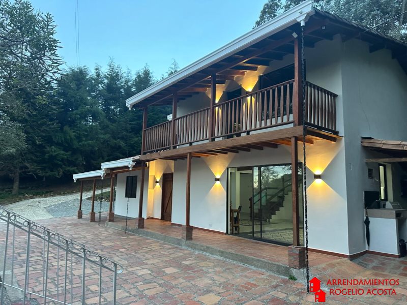 Casa-Finca en Arriendo en Hojas Anchas